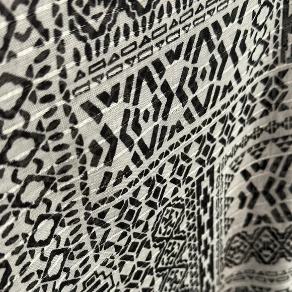 Black & White Geometric Fringe Wrap Scarf - Picture 10 of 10